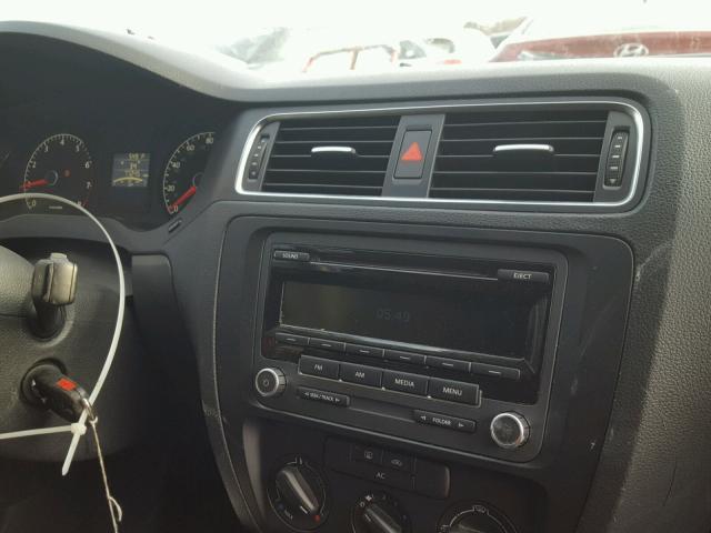 3VW2K7AJ2CM379178 - 2012 VOLKSWAGEN JETTA BASE 红色 照片 9