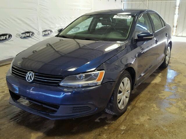 3VWDP7AJ2DM291856 - 2013 VOLKSWAGEN JETTA SE BLUE photo 2