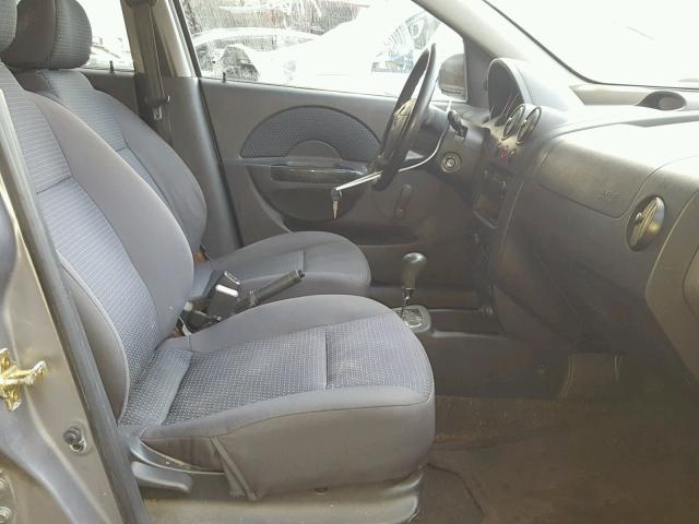 KL1TD66626B533827 - 2006 CHEVROLET AVEO BASE GRAY photo 5
