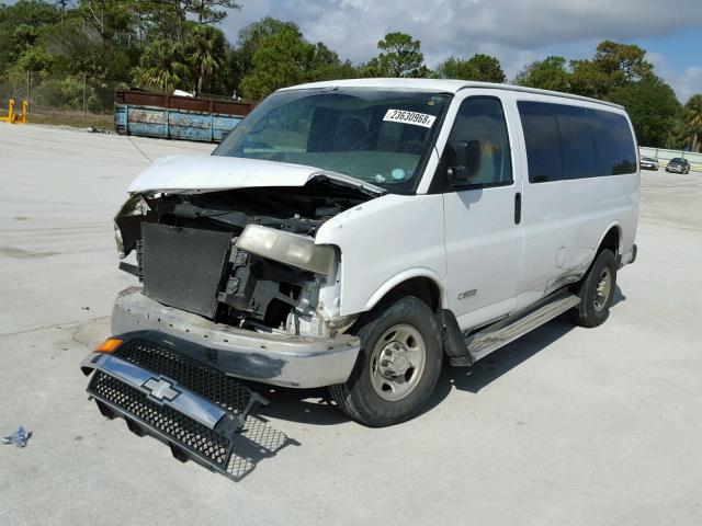 1GAHG35U761264923 - 2006 CHEVROLET EXPRESS G3 WHITE photo 2