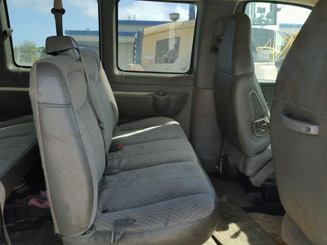 1GAHG35U761264923 - 2006 CHEVROLET EXPRESS G3 WHITE photo 6