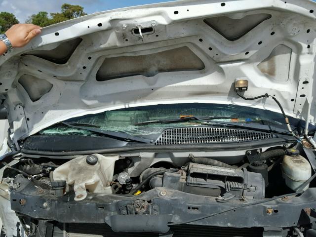 1GAHG35U761264923 - 2006 CHEVROLET EXPRESS G3 WHITE photo 7