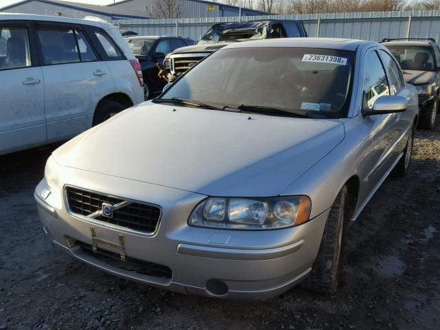 YV1RS592552431457 - 2005 VOLVO S60 2.5T SILVER photo 2