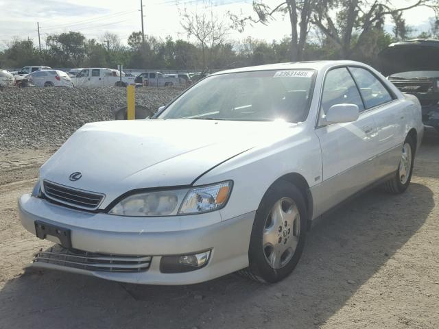 JT8BF28G5Y5092627 - 2000 LEXUS ES 300 WHITE photo 3