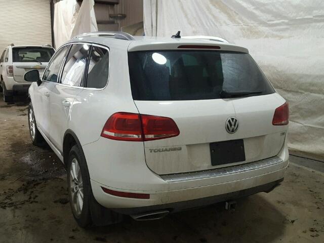 WVGEP9BPXED009686 - 2014 VOLKSWAGEN TOUAREG V6 WHITE photo 3