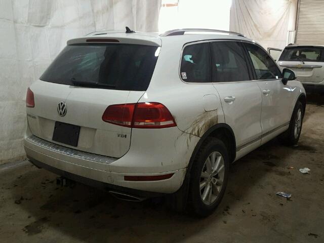 WVGEP9BPXED009686 - 2014 VOLKSWAGEN TOUAREG V6 WHITE photo 4