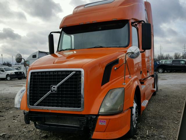 4V4NC9TG8AN288076 - 2010 VOLVO VN VNL ORANGE photo 2