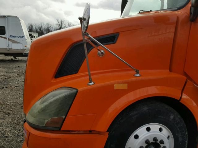 4V4NC9TG8AN288076 - 2010 VOLVO VN VNL ORANGE photo 7