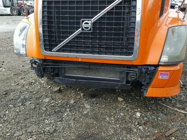 4V4NC9TG8AN288076 - 2010 VOLVO VN VNL ORANGE photo 9