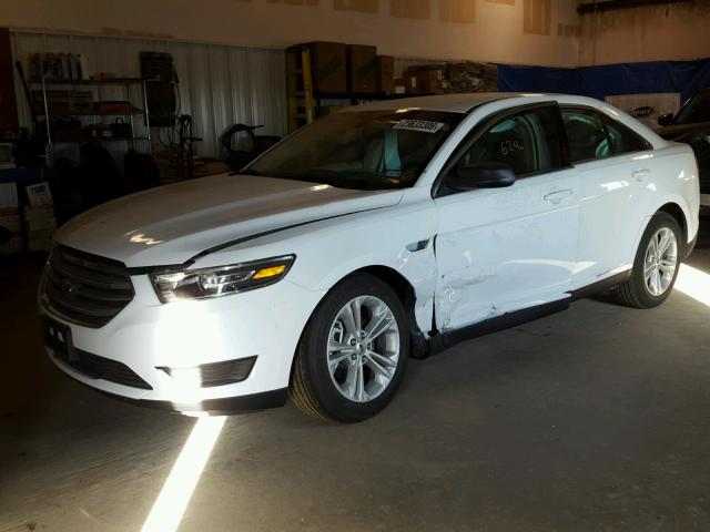 1FAHP2D86JG101102 - 2018 FORD TAURUS SE WHITE photo 2