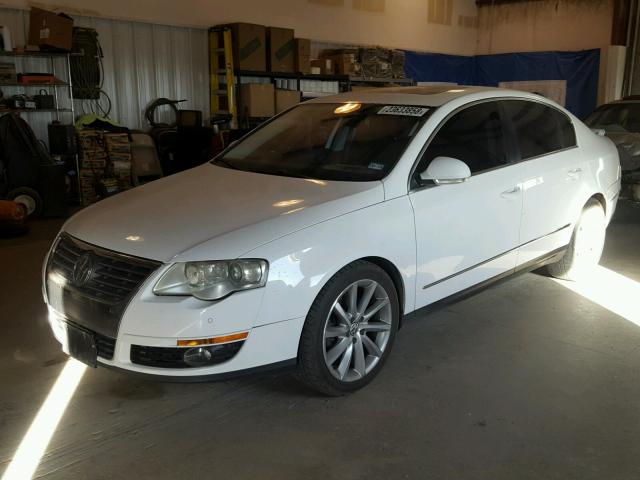 WVWCU73C98P130409 - 2008 VOLKSWAGEN PASSAT VR6 WHITE photo 2