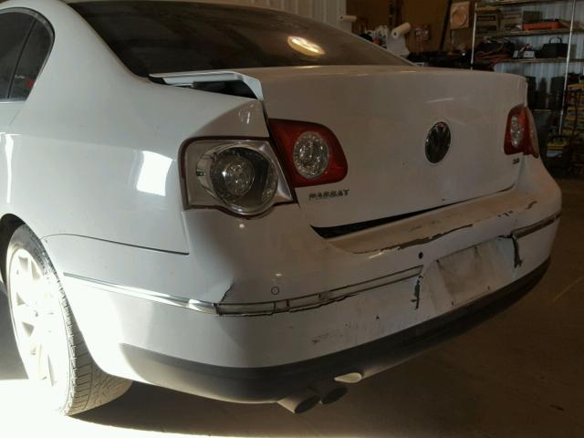 WVWCU73C98P130409 - 2008 VOLKSWAGEN PASSAT VR6 WHITE photo 9