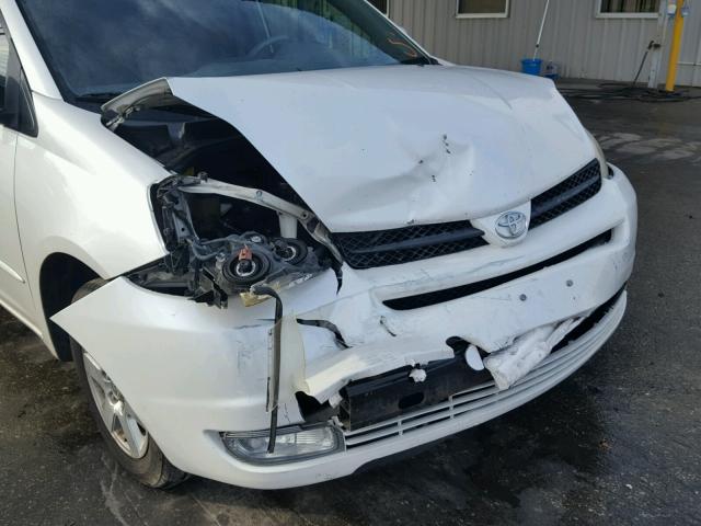 5TDZA22C95S349296 - 2005 TOYOTA SIENNA XLE WHITE photo 9