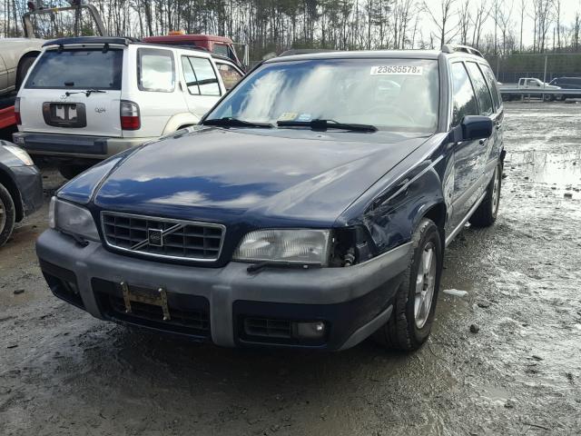 YV1LZ5640W2452614 - 1998 VOLVO V70 XC BLUE photo 2