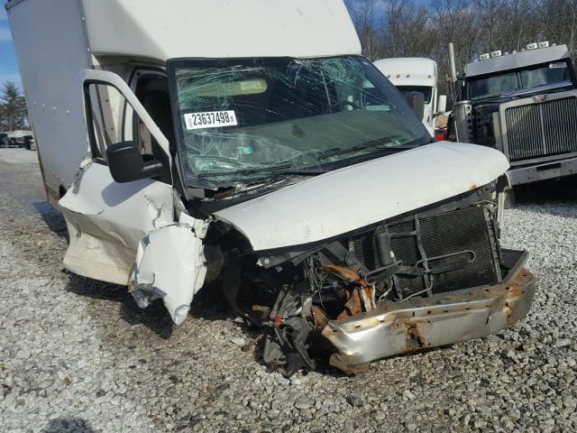 1GBHG31U451225643 - 2005 CHEVROLET EXPRESS G3 WHITE photo 9