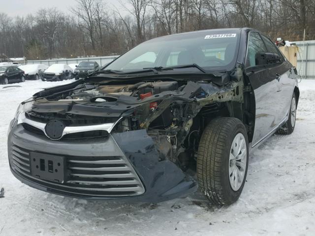 4T1BF1FK7HU808397 - 2017 TOYOTA CAMRY LE შავი ფოტო 2