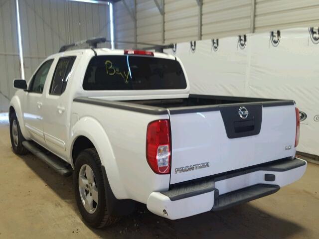 1N6AD07U45C420767 - 2005 NISSAN FRONTIER C WHITE photo 3