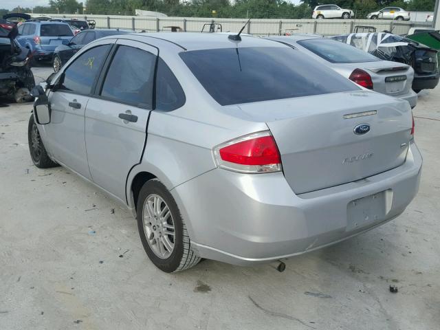 1FAHP3FN5AW266993 - 2010 FORD FOCUS SE SILVER photo 3