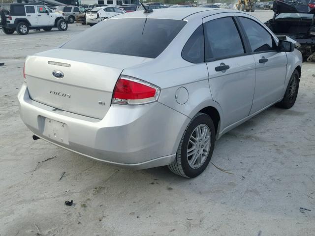 1FAHP3FN5AW266993 - 2010 FORD FOCUS SE SILVER photo 4