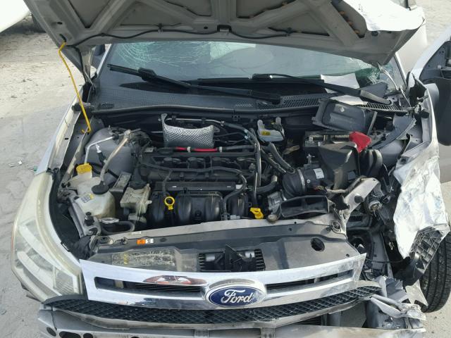 1FAHP3FN5AW266993 - 2010 FORD FOCUS SE SILVER photo 7