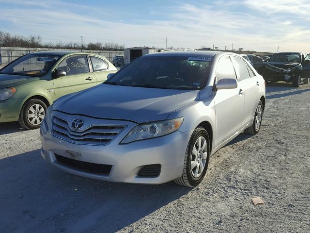 4T1BF3EK3BU713050 - 2011 TOYOTA CAMRY BASE SILVER photo 2