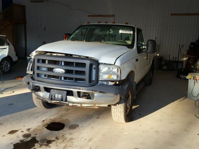 1FTNF21505ED09455 - 2005 FORD F250 SUPER WHITE photo 2