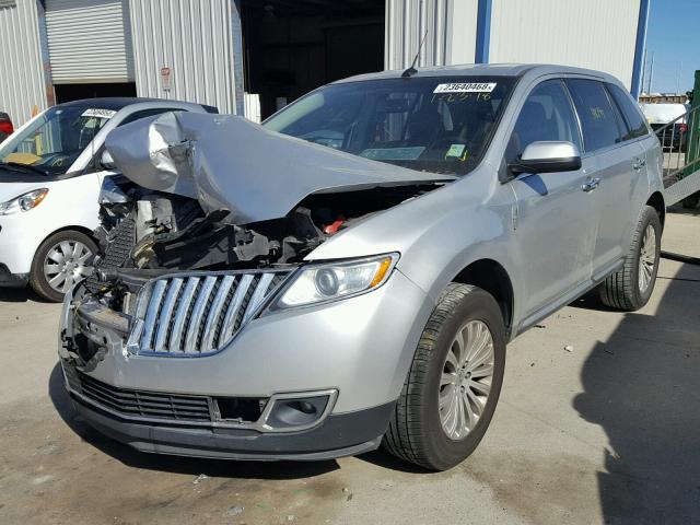 2LMDJ6JK6DBL21577 - 2013 LINCOLN MKX SILVER photo 2