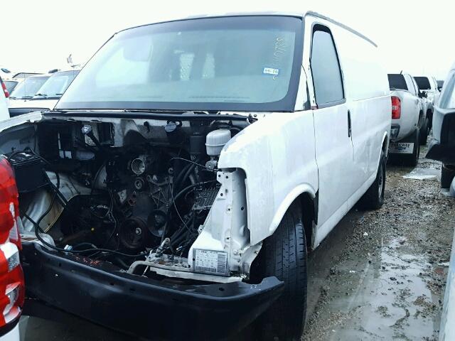 1GCHG35U831172092 - 2003 CHEVROLET EXPRESS G3 WHITE photo 2