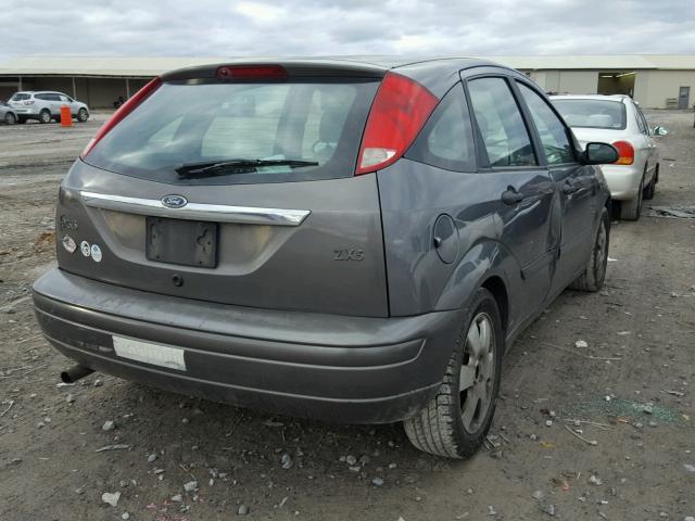 3FAFP37362R169956 - 2002 FORD FOCUS ZX5 GRAY photo 4