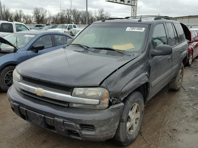 1GNDT13S852381482 - 2005 CHEVROLET TRAILBLAZE BLACK photo 2