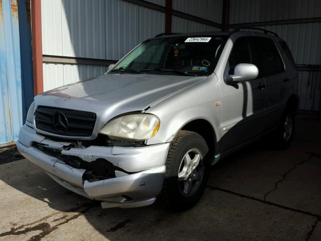 4JGAB54E41A257218 - 2001 MERCEDES-BENZ ML 320 GRAY photo 2