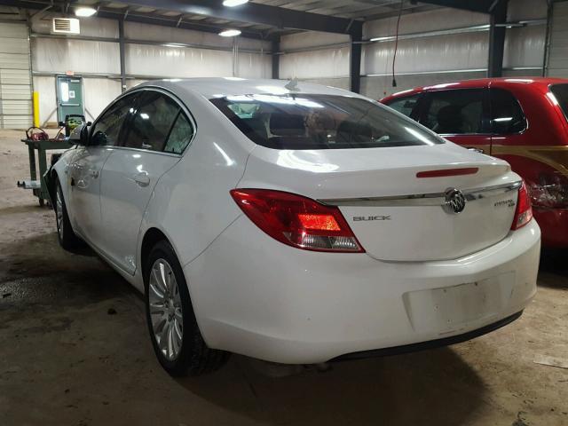 W04GN5ECXB1092421 - 2011 BUICK REGAL CXL WHITE photo 3