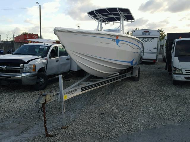 UCP32285C606 - 2006 CARR BOAT WHITE photo 2