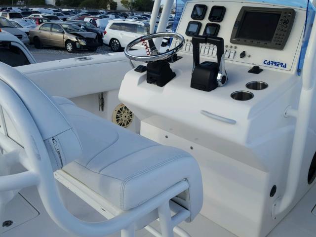 UCP32285C606 - 2006 CARR BOAT WHITE photo 5