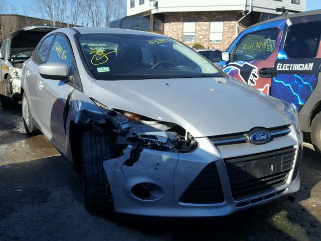 1FAHP3F2XCL471834 - 2012 FORD FOCUS SE SILVER photo 1