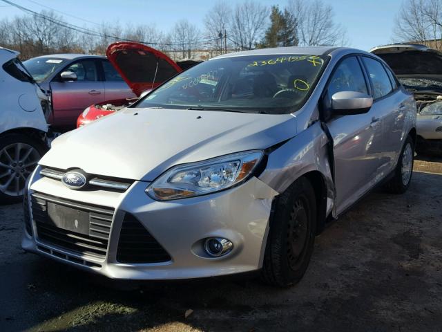 1FAHP3F2XCL471834 - 2012 FORD FOCUS SE SILVER photo 2