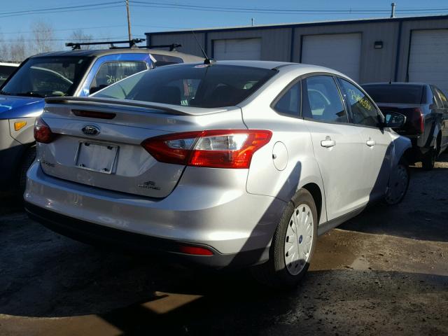 1FAHP3F2XCL471834 - 2012 FORD FOCUS SE SILVER photo 4