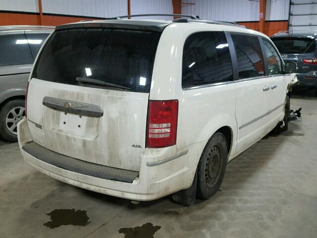 2A8HR64X68R133231 - 2008 CHRYSLER TOWN & COU WHITE photo 4