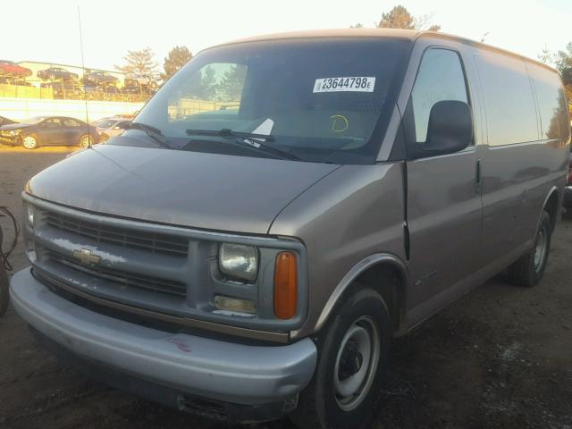 1GCFG25M921125802 - 2002 CHEVROLET EXPRESS G2 BROWN photo 2