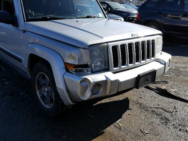 1J8HG48N86C188675 - 2006 JEEP COMMANDER SILVER photo 9