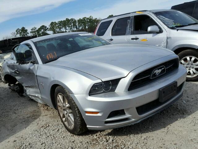 1ZVBP8AM6D5266780 - 2013 FORD MUSTANG SILVER photo 1