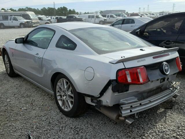 1ZVBP8AM6D5266780 - 2013 FORD MUSTANG SILVER photo 3