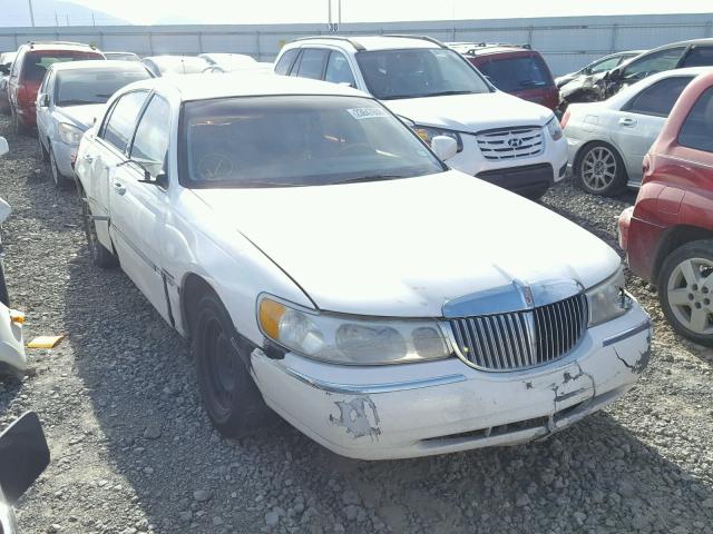 1LNHM83W2YY928939 - 2000 LINCOLN TOWN CAR C WHITE photo 1