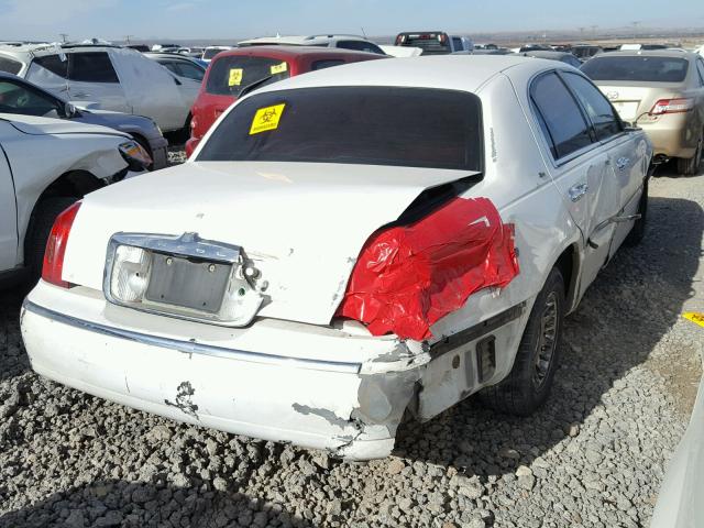 1LNHM83W2YY928939 - 2000 LINCOLN TOWN CAR C WHITE photo 4