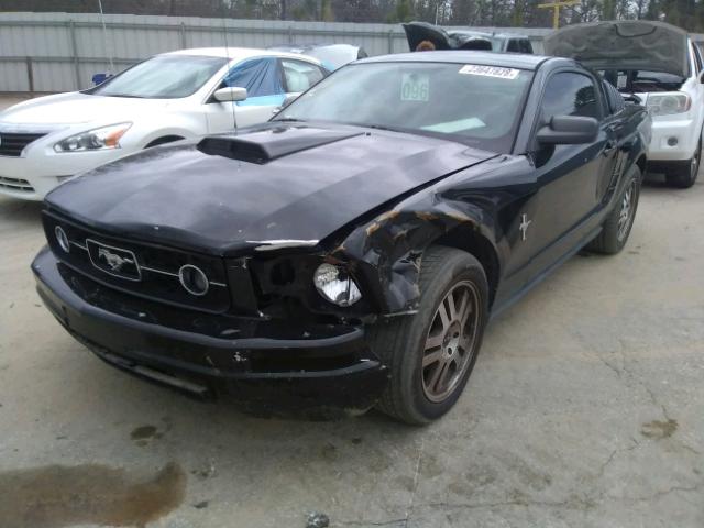 1ZVHT80N565134838 - 2006 FORD MUSTANG BLACK photo 2