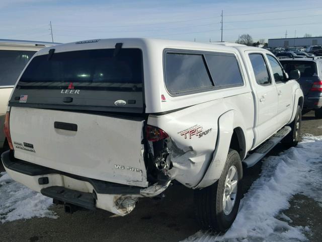 5TEMU52N97Z432494 - 2007 TOYOTA TACOMA DOU WHITE photo 4