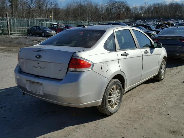 1FAHP35N59W246837 - 2009 FORD FOCUS SE SILVER photo 4