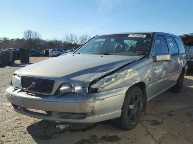 YV1LW61J8Y2677121 - 2000 VOLVO V70 BASE GOLD photo 2