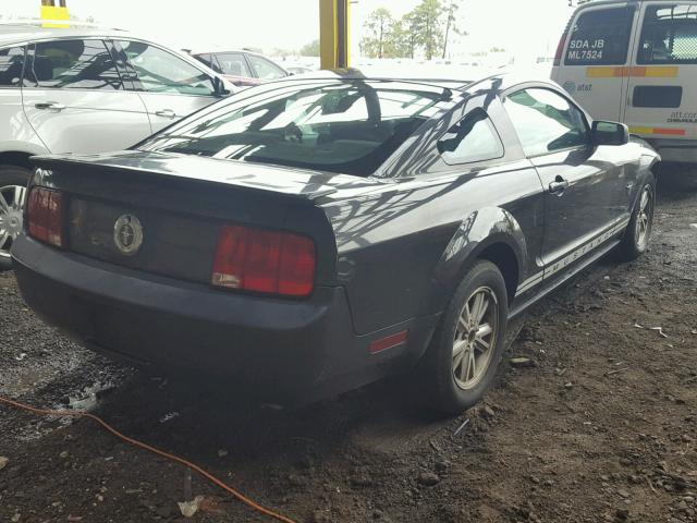 1ZVHT80N495114293 - 2009 FORD MUSTANG GRAY photo 4