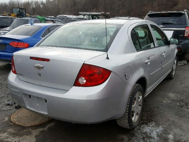 1G1AK52F957560278 - 2005 CHEVROLET COBALT SILVER photo 4